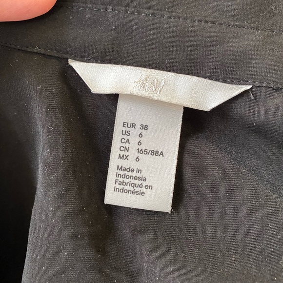 H&M black button down size 6 - Picture 3 of 3